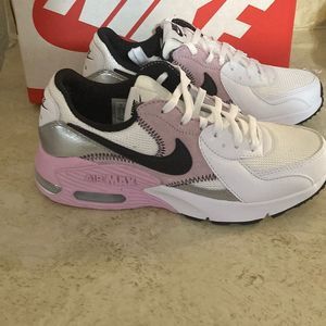 - NWT Womens Nike Air Max Excee  Athletic Shoe in size 6 Pink, white, grey…